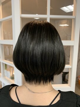 リシャール(R’E CHALE) マットブラック×ショートボブ