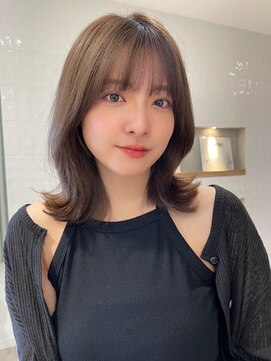 アイヴィ 表参道(IVY) フェイスレイヤーくびれミディアム【肥田亜沙美】