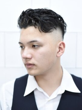 メリケンバーバーショップ コウベ(MERICAN BARBERSHOP KOBE) ハイスキンフェードカルマパーマ
