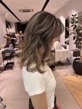 ステア ケース(stair case) 地毛残し　ハイライト　ブリーチ抜きっぱなし