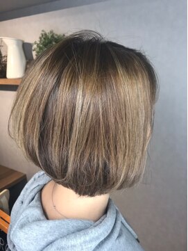 ラトリエ ブロカント 立川北口店(L'atelier BROCANTE) 3Dカラー　ハイライト　ローライト　前下がりボブ