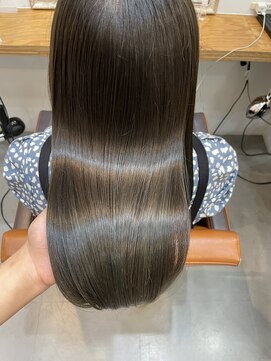 ネイヴィル(navile) ◎赤みのない透け感グレージュ