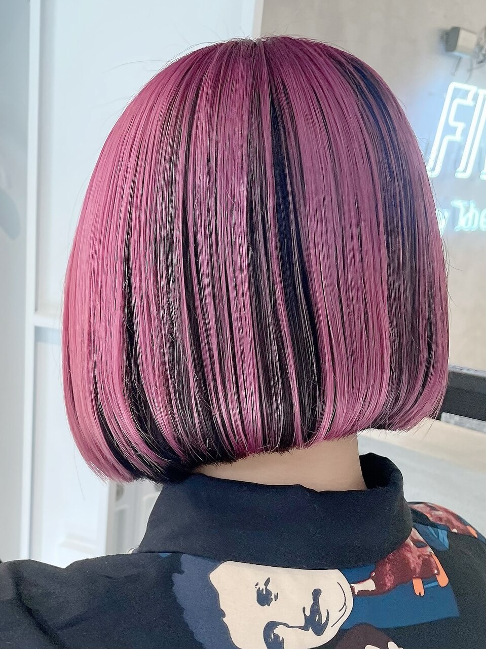 前下がりボブ/アンブレラカラー/ピンクカラー／モードヘア：L179981018