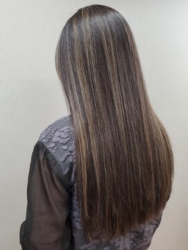 ヨシトモ(YOSHITOMO) 白髪ぼかしハイライト