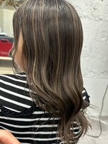 リア(riah) キッズヘア/おしゃれハイライト/ベージュ/アレンジ/似合わせ