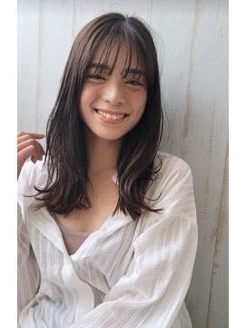 アバント(avant) シースルーバング×外はねミディアム大人可愛い似合わせカット