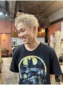 スパイキーショートブロンドベージュケアブリーチダブルカラー