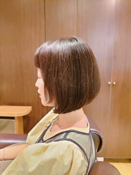 レディース内巻きミディアムボブ×前髪あり