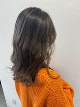 レーヴ(Reve)&nbsp;ハイライトで立体感あるアッシュ系カラー