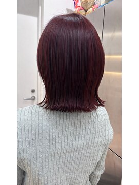 ロイロ(LoiLo) 艶と深みを叶える大人のボルドーボブ