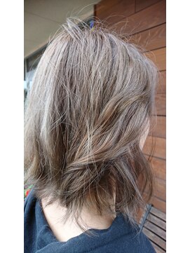 キュアスペース(CURE SPACE) 外国人風カラー