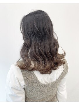 クールブ(Courbe) 大人気の美髪カラー♪透明度たっぷりのライトグレージュ