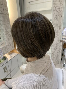 エクリフルール(equri fleur) 20代 30代 40代 大人っぽい 前下がりショート