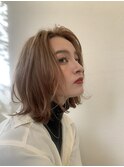 ベージュカラー×センターパート