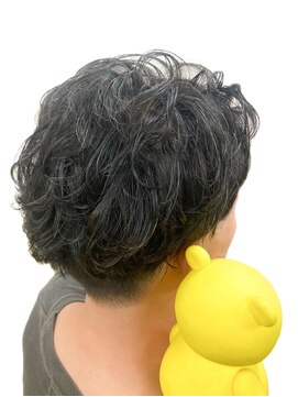黄ぐまくん美容室 メンズ　フェザーパーマ