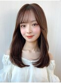 20代に人気！顔周りの後れ毛がかわいいシャギーレイヤーロング