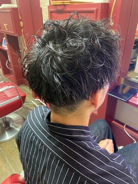 ジュリアンマーラ(Julien Mara) メンズ/無造作パーマ/アップバング/ツーブロック/ウェット質感