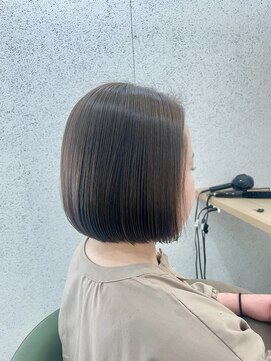 ホルト(holt) ぱっつん丸みボブ