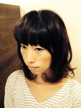 イエロー(yellow) 重めのバングで可愛らしさを