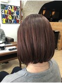ブリーチなしでつくるイルミナカラーを使用。ピンクレッドカラー