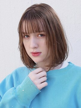 エラ(ELLA) 透け感透明感シアーベージュナチュラルボブスタイル