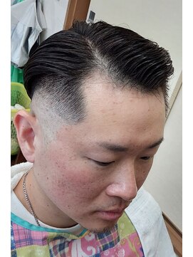 クズノ(KUZUNO) ツーブロックミディアムスキンフェード