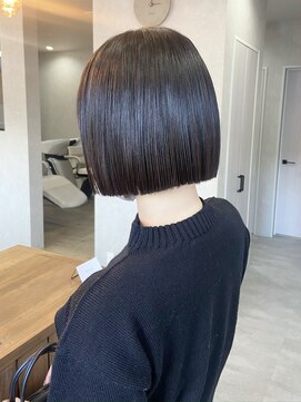 ブローフィー(Blowfy) 【 Blowfy 】黒髪 切りっぱなしボブ