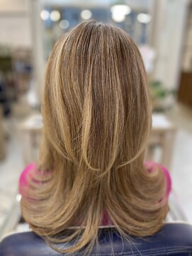 ヘアサロン プラス アーティスタ(hair salon + artista) フォルムカット　レイヤースタイル