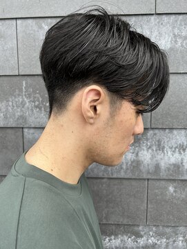 ヒュイル バイ ニアウ(Hwyl by Niau) メンズマッシュセンターパートスパイラルパーマニュアンスパーマ