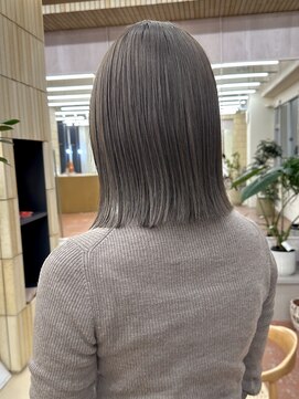 パークレーン アイス イヴェン(park lane ICI yeven) ブリーチなし オリーブベージュ 切りっぱなしボブ/momoka