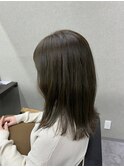 カーキベージュ