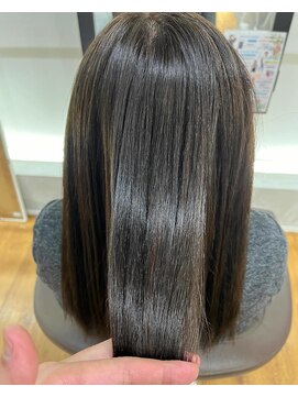 フラワーズビィーオーディー(FLOWERS BOD) ツヤツヤ地毛風ストレート