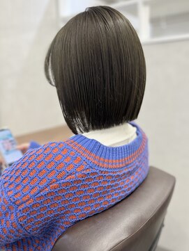 オウル(Owll) ＊肩ラインストレートボブオリーブグレージュカラー＊