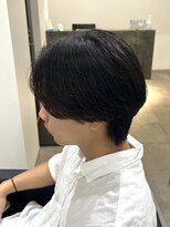 ヒュイル バイ ニアウ(Hwyl by Niau) メンズカットパーマセンターパートウルフニュアンスパーマ眉毛