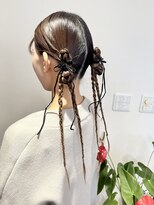 美髪 ヘアサロン(美髪 Hair salon)&nbsp;タイト二つ結び