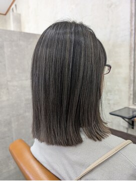 イル(iru) 白髪を活かす/Miku