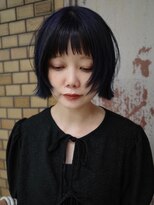 トナリ(tonari)&nbsp;レイヤーボブ×ネイビーカラー