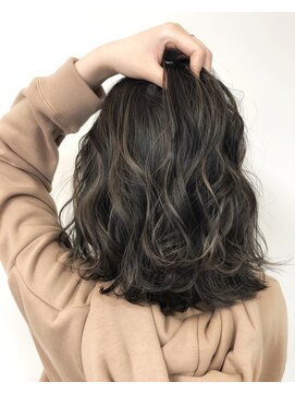 バズ ビー(BUZZ Bee) 【梅田】コントラストハイライト×グレージュ☆