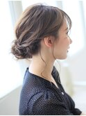 後れ毛ダウンアップヘアアレンジ