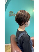 バンビ(Bambi)&nbsp;クセをいかしたショートボブ