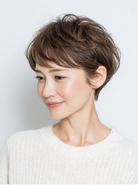 ビフィーノ リルネ(Bifino Rilune) 40代　白髪活かす明るめショート