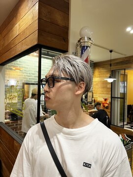 サンディーズ(Sandees) ブリーチホワイトベージュかきあげ大人ミディアムツーブロック
