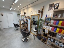 スイ(sui)の雰囲気（シンプルな看板に木の扉が目印＊【髪質改善/白髪ぼかし】）