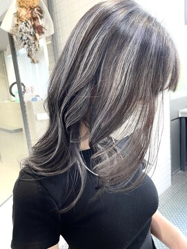 リリー(Lilley) 【Lilley 稲永麻衣】外国人風ハイライト+グレー 天神/今泉