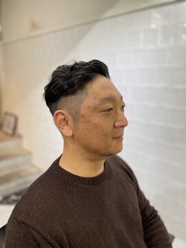 メリケンバーバーショップ フクオカ(MERICAN BARBERSHOP FUK) かき上げヘアショートレイアーくせ毛風パーマコンマヘアS96