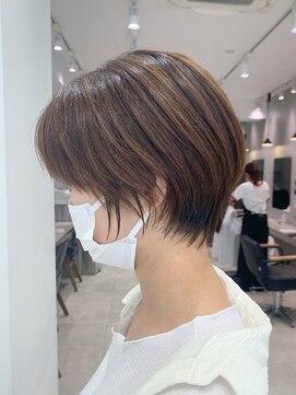 ビブ(VIV) 大人可愛い20代30代40代丸みハンサムショートボブ白髪ぼかし川崎