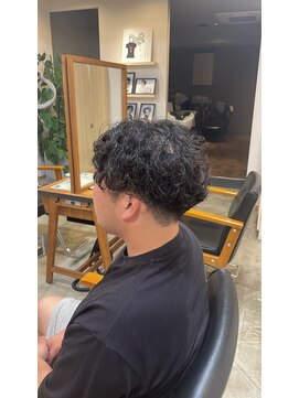 エッジ ヘア メイク(edge hair +make) 波巻きパーマ/強めパーマ/刈り上げ
