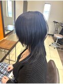 レイヤーウルフカット×ブリーチありネイビーブルー