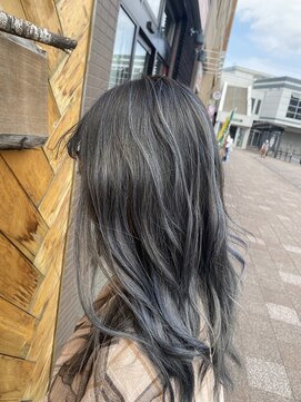 フレンズ 手稲店(friend's) アッシュシルバーグレー夏ハイトーンカラーハイライト札幌美容室