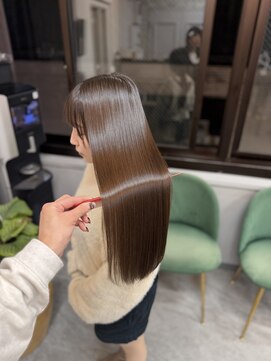 シシ 新宿(She 2.) 髪質改善/縮毛矯正/カラー/トリートメント/韓国/艶髪/艶感